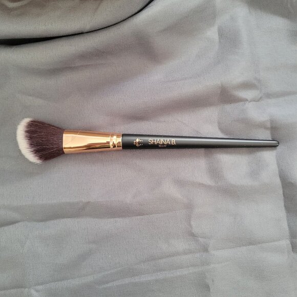 Shaina B Miami Contour Makeup Brush With Soft Bristles & Rose Gold Ferrule - Picture 4 of 5